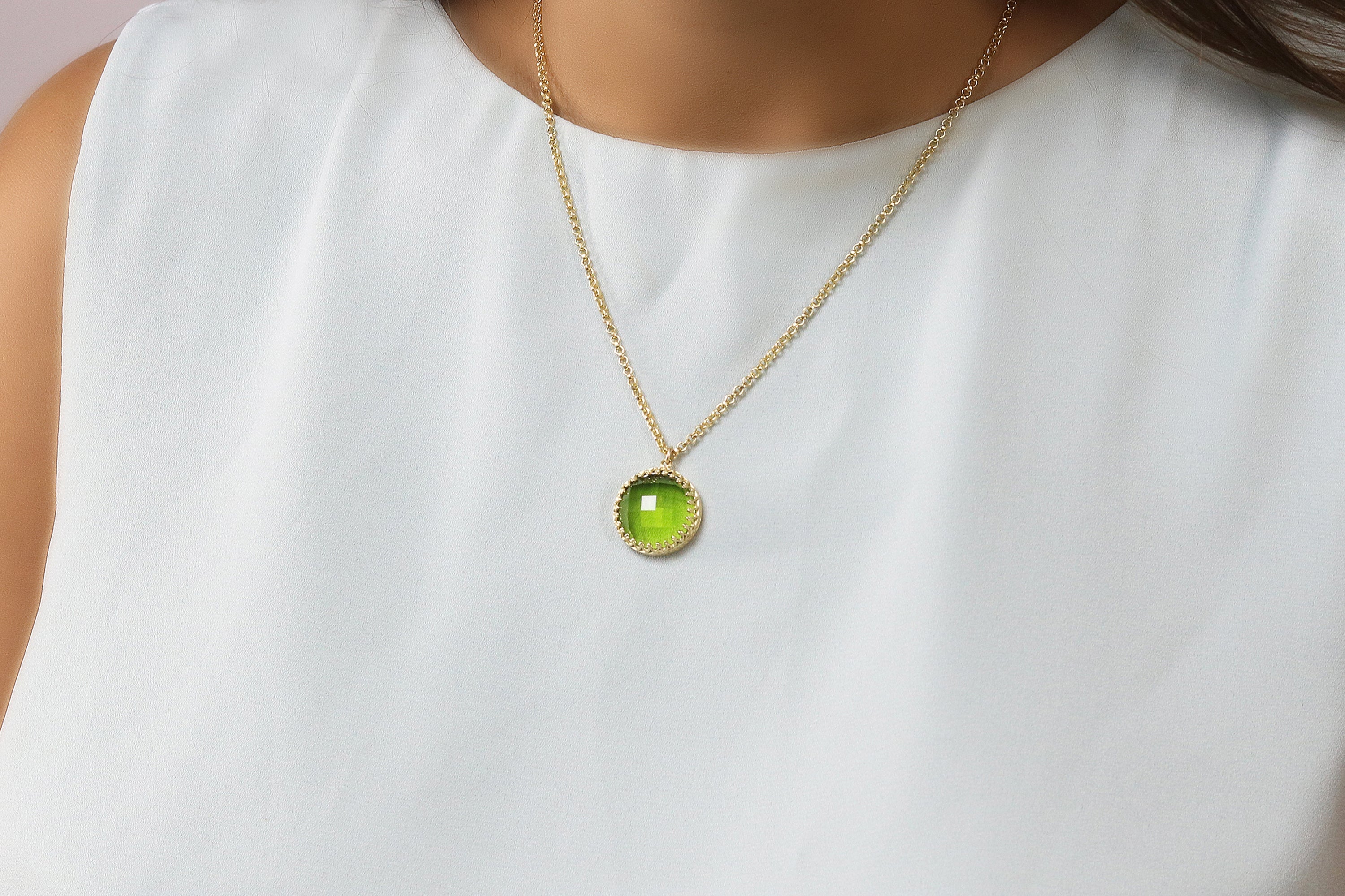 Remarkable Peridot Pendant Necklace in Gold necklaces Anemone Jewelry