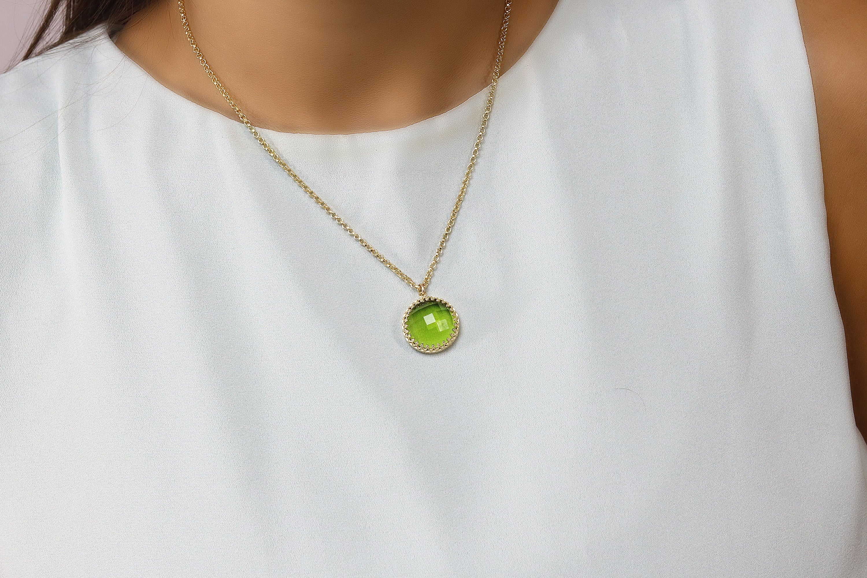 Remarkable Peridot Pendant Necklace in Gold necklaces Anemone Jewelry