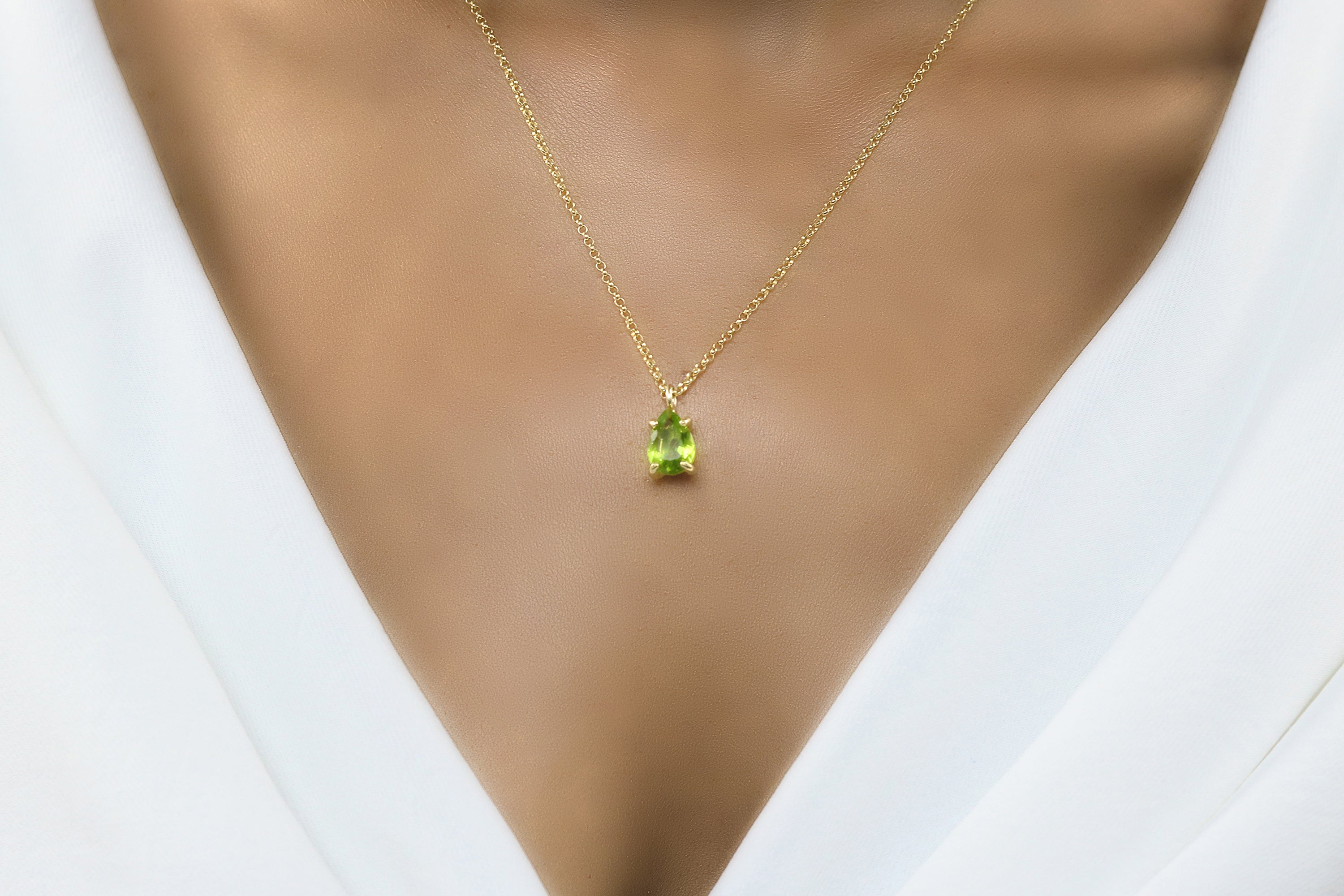 Sparkling Peridot Pendant Gold Necklace necklaces Anemone Unique