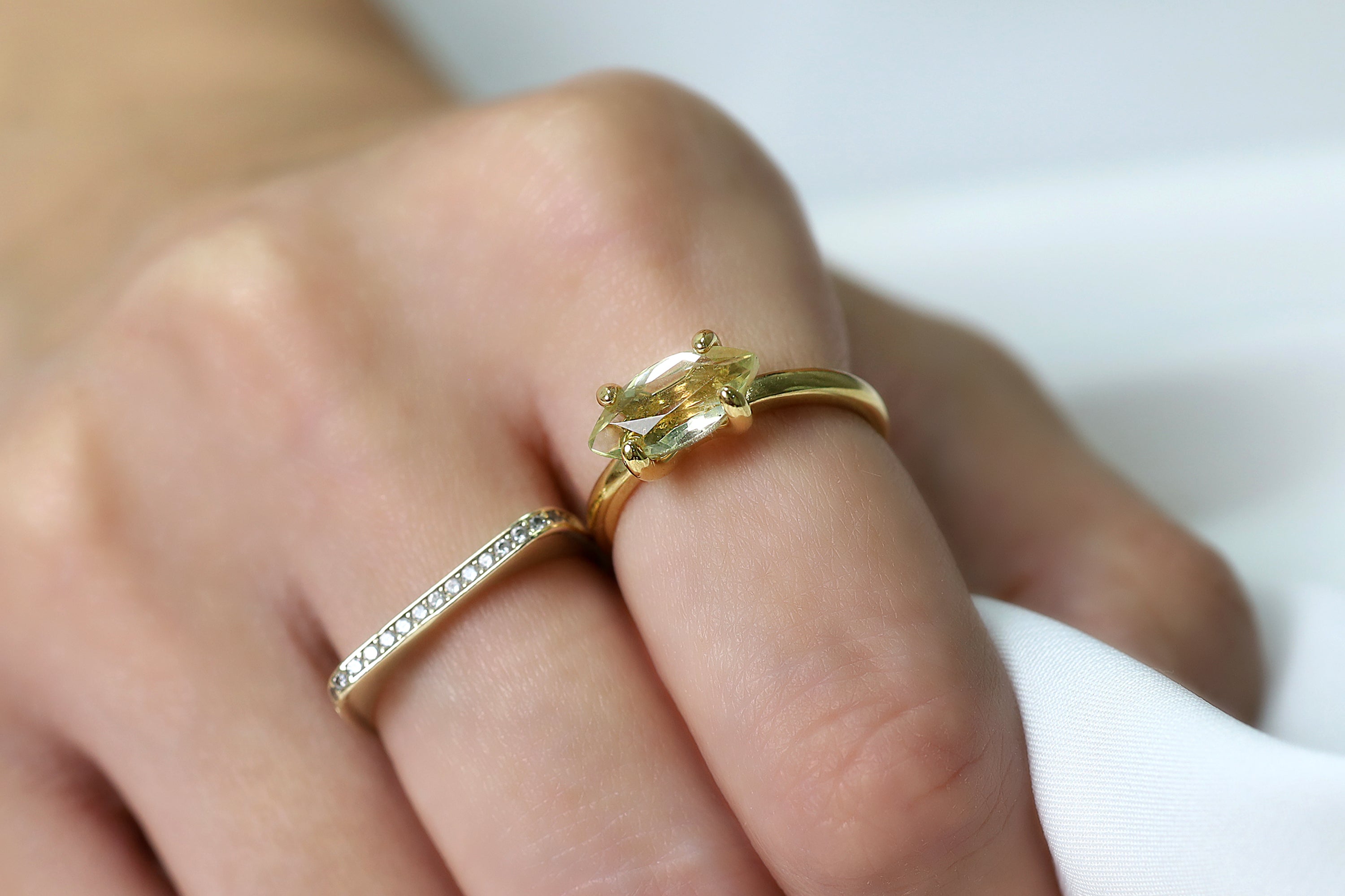 Brilliant Yellow Quartz Stud Earrings in Gold Rings Anemone Unique