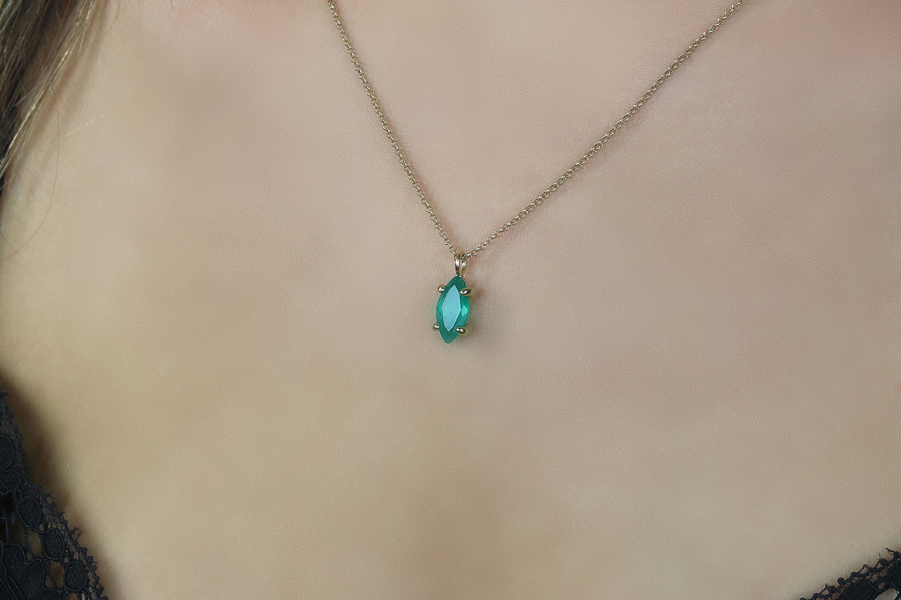 Modern Green Onyx Pendant Silver Necklace necklaces Anemone Unique