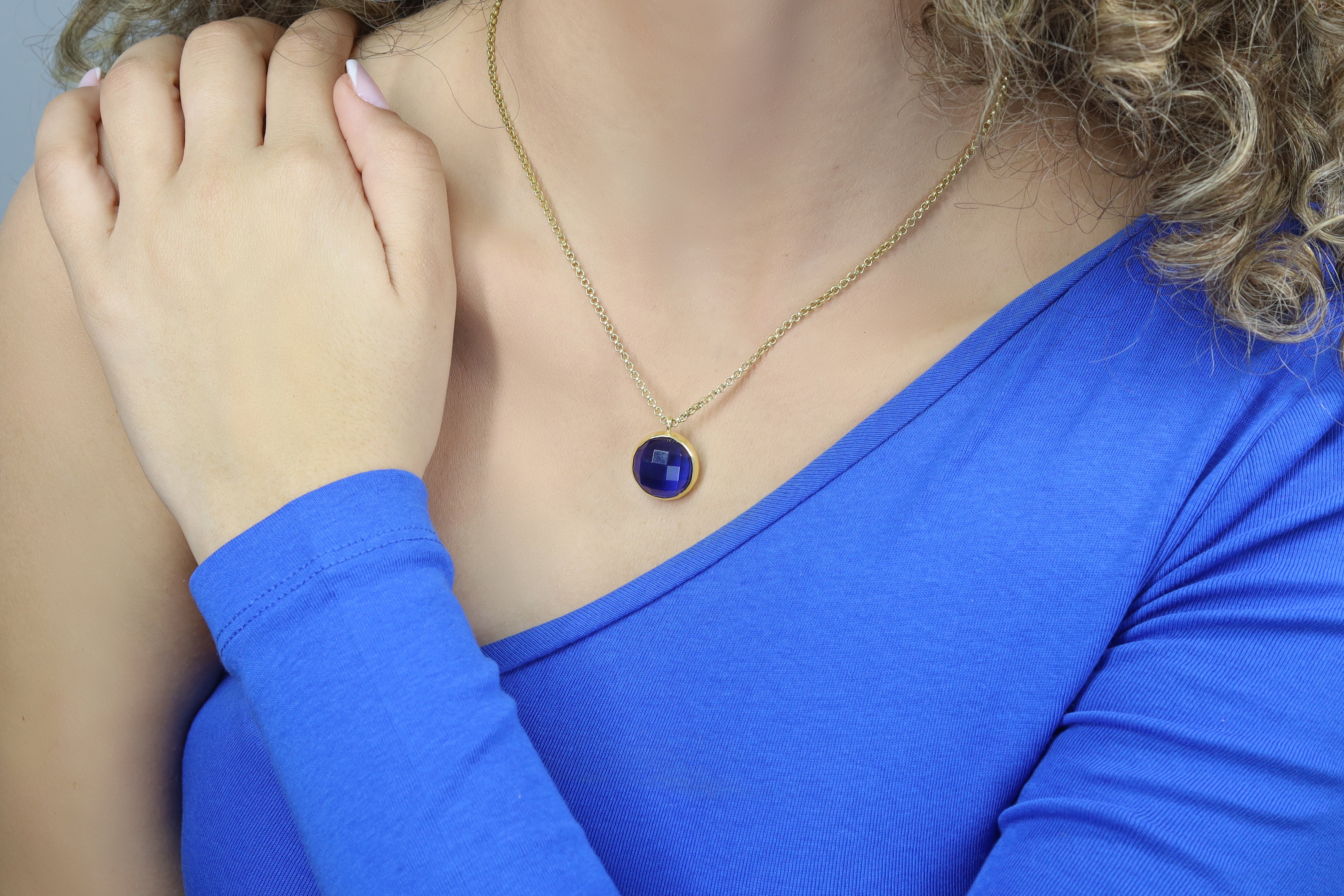 Round Sapphire Pendant Necklace in 925 Silver necklaces Anemone Limited