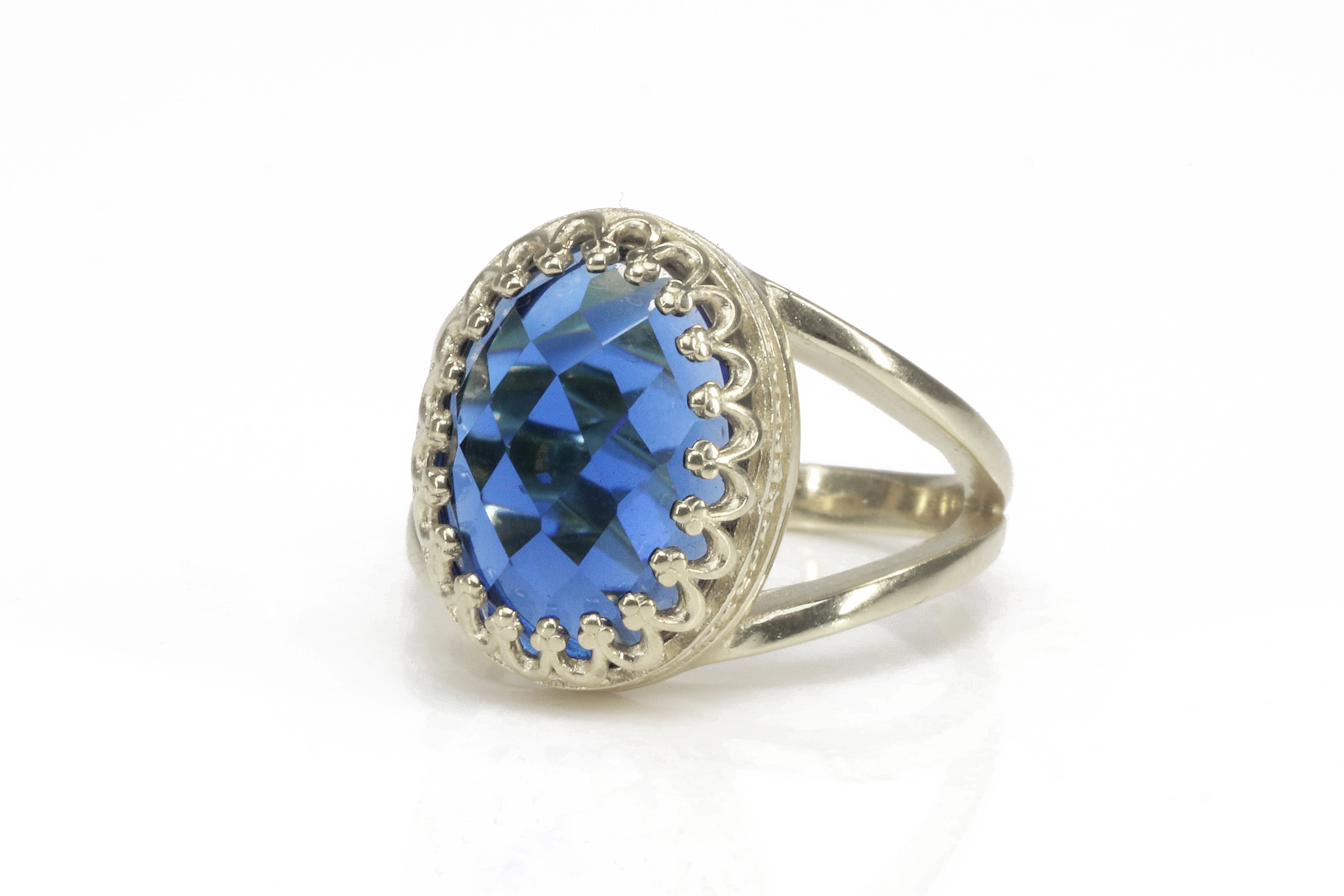 Vintage-Inspired Faceted Sapphire Yellow Gold Ring Rings Anemone Jewelry