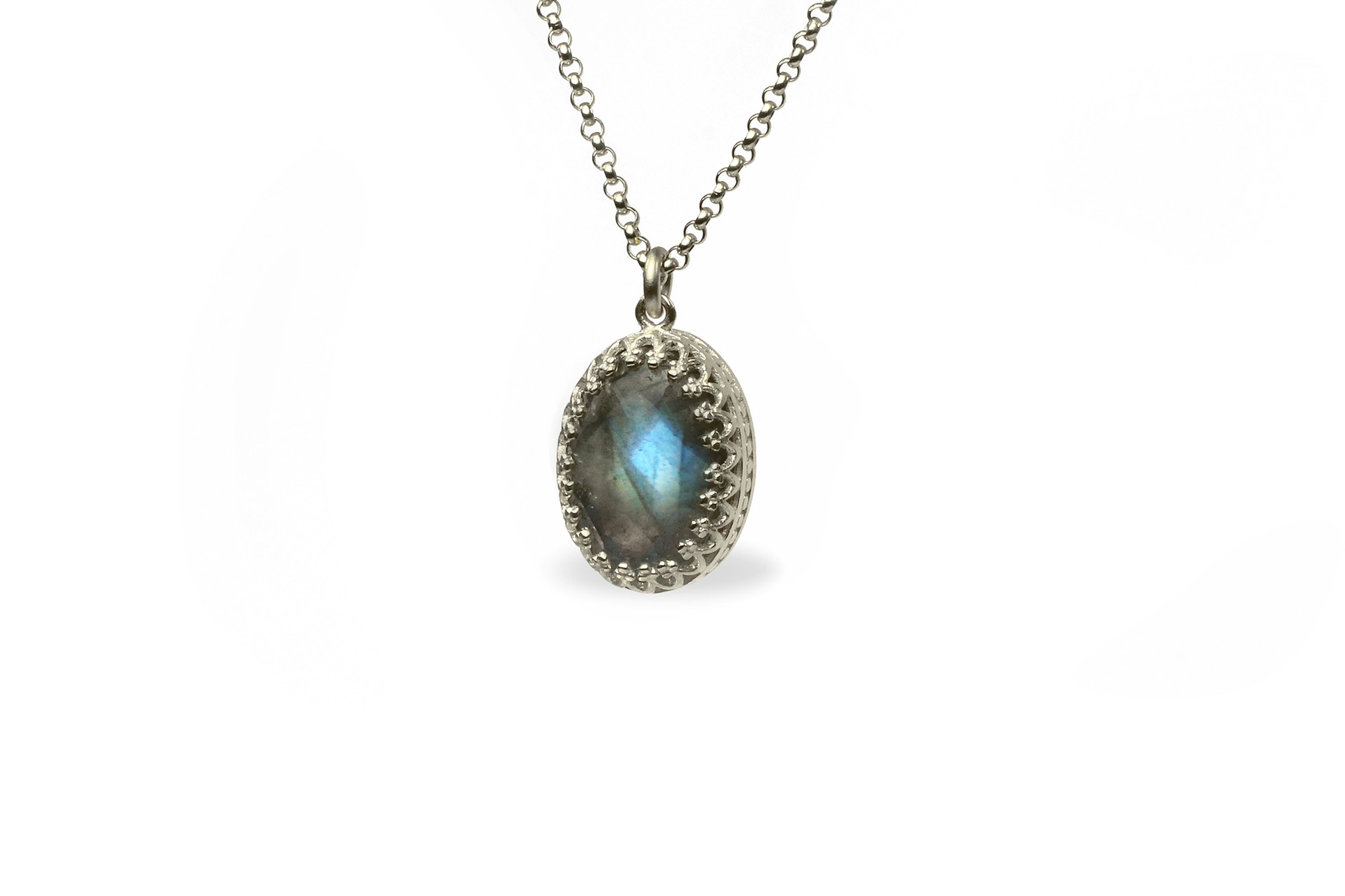 Fascinating Labradorite Necklace in Gold necklaces Anemone Jewelry