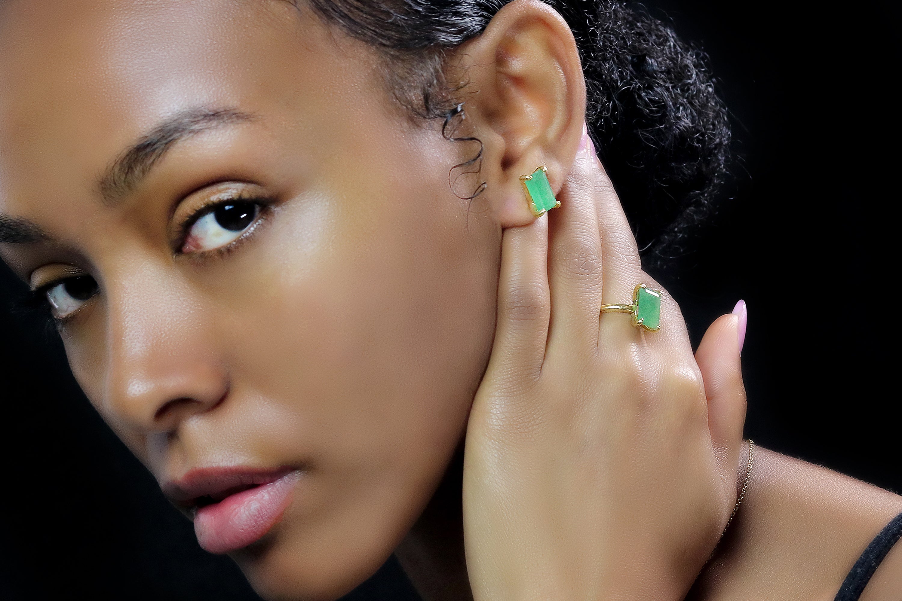 Charming Simple Aventurine Earrings in Gold Earrings Anemone Unique