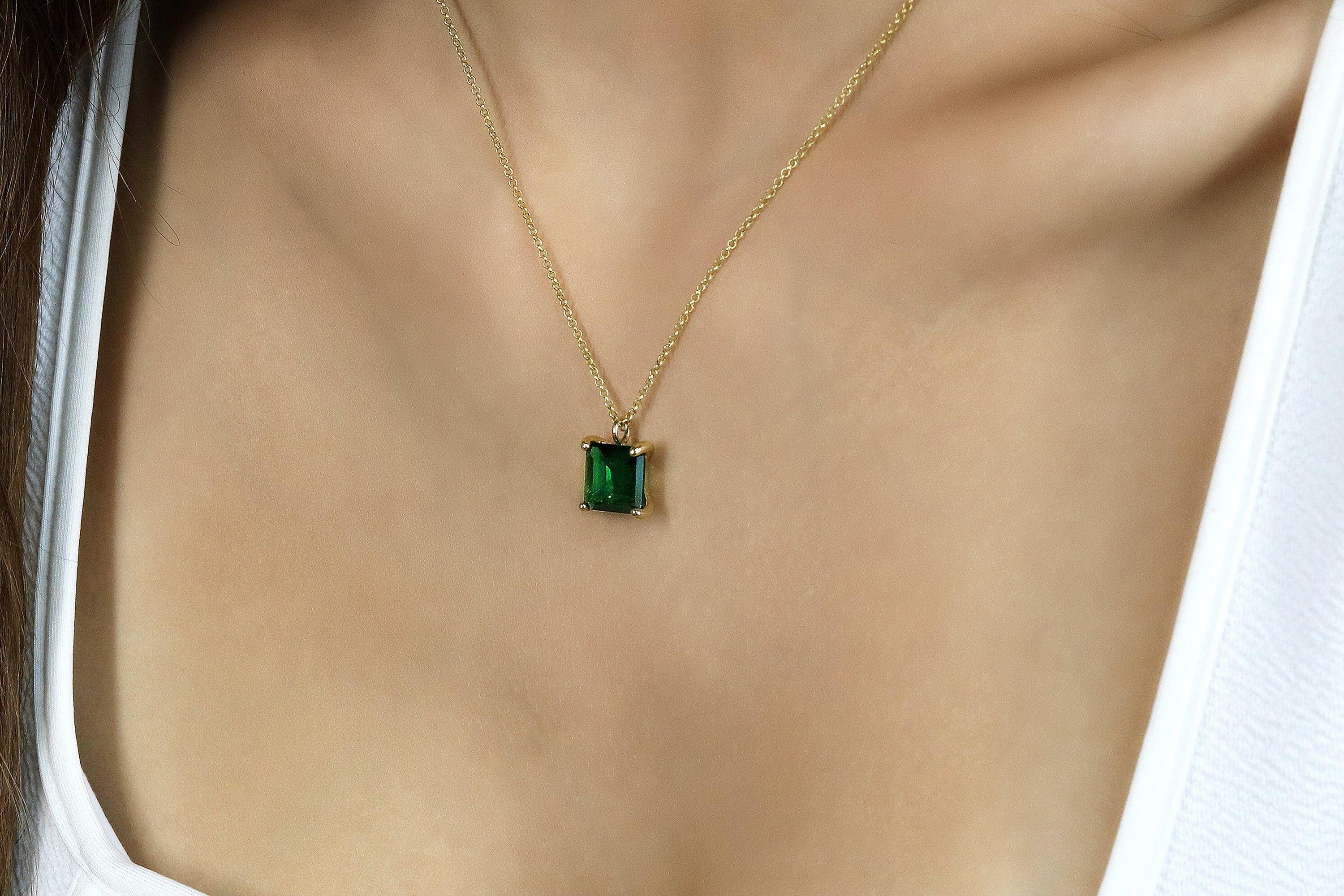 Gold Chic Emerald Necklace necklaces Anemone Unique
