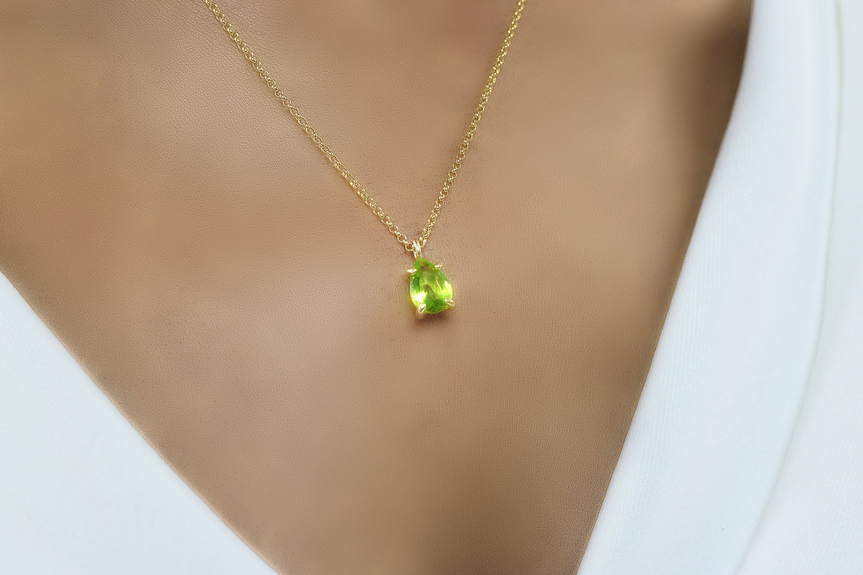 Sparkling Peridot Pendant Gold Necklace necklaces Anemone Unique