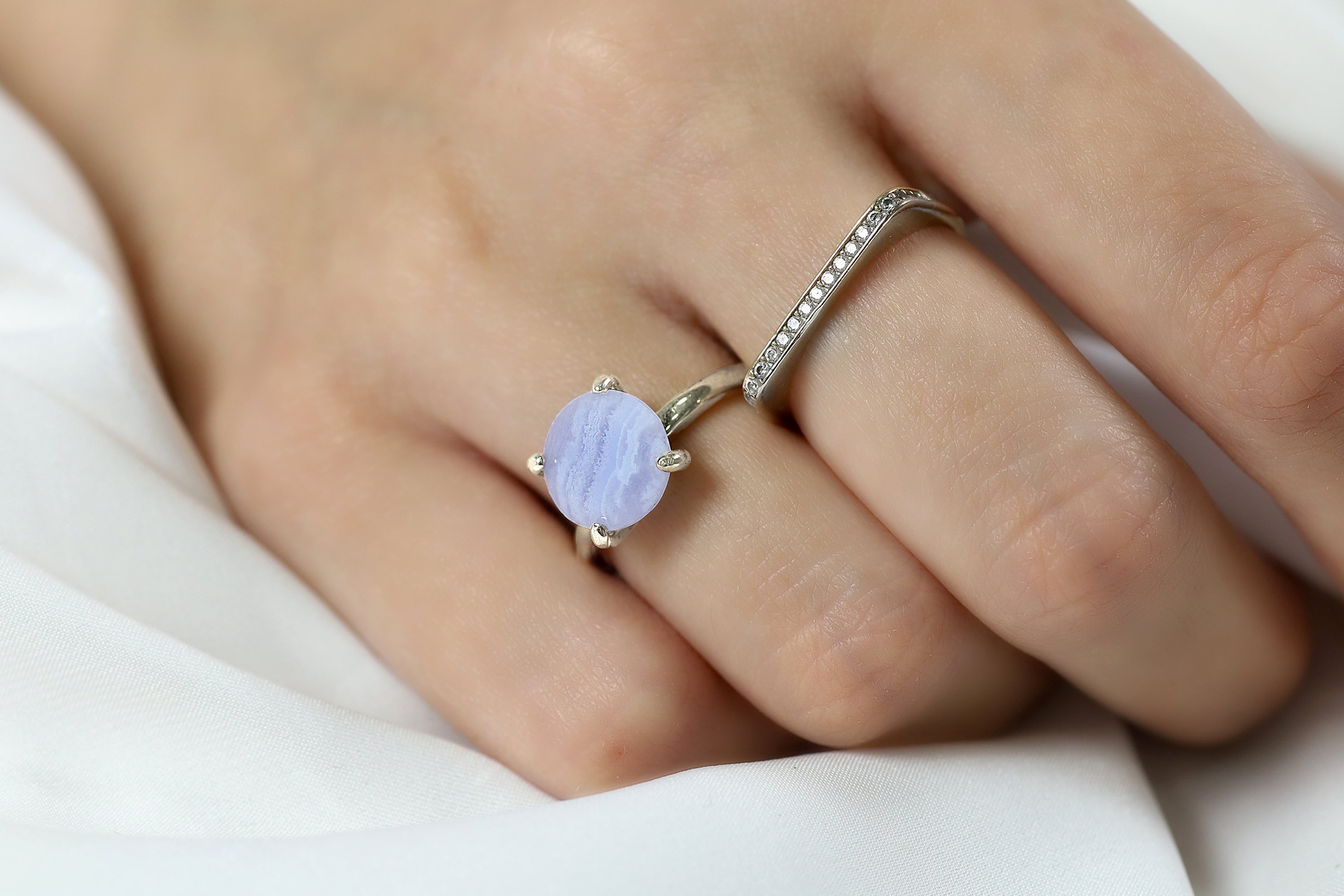 Chic Lace Agate Ring in 14K Gold Rings Anemone Unique