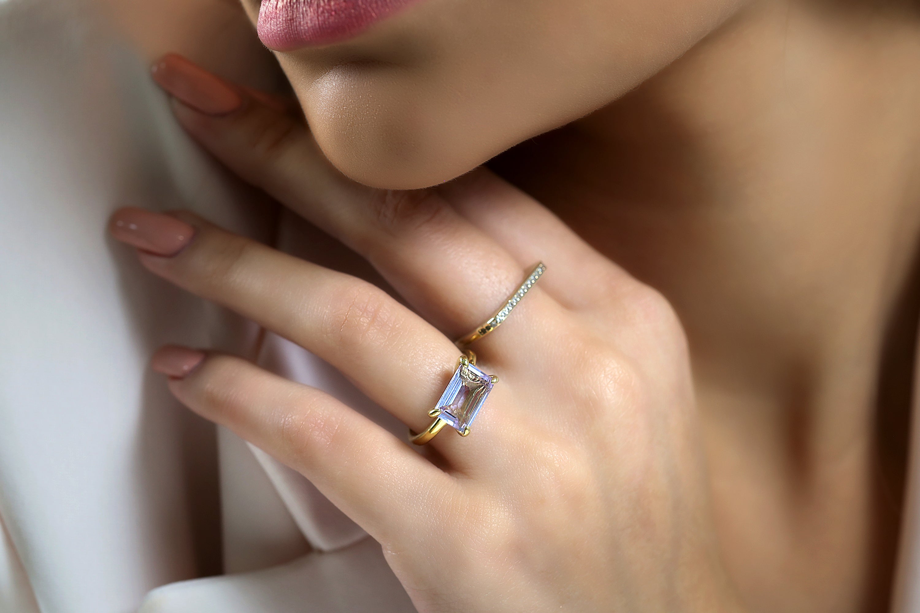 Sophisticated Rectangle Tanzanite Ring in Gold Rings Anemone Unique