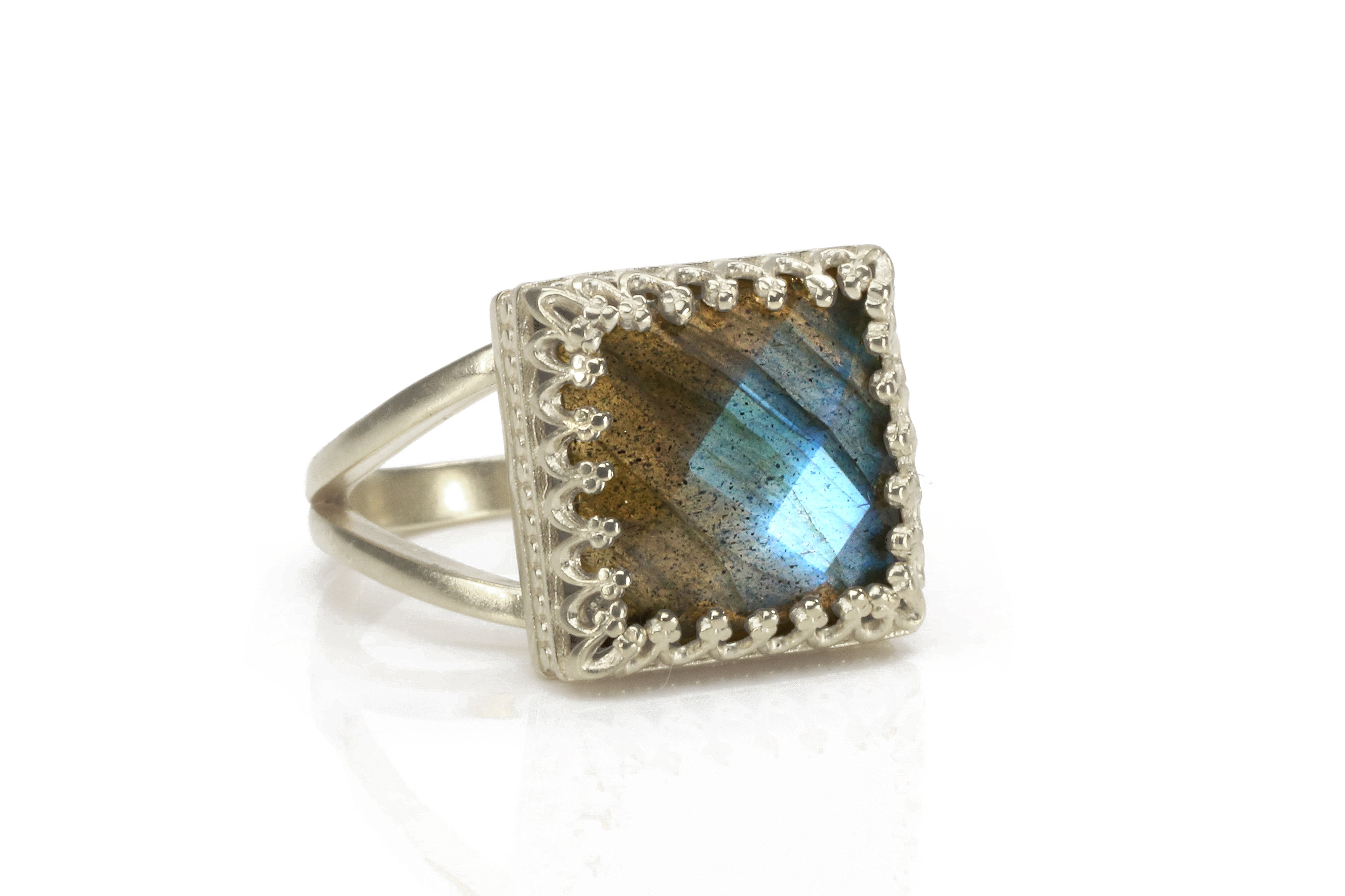 Alluring Labradorite Gemstone in 925 Sterling Silver Rings Anemone Jewelry