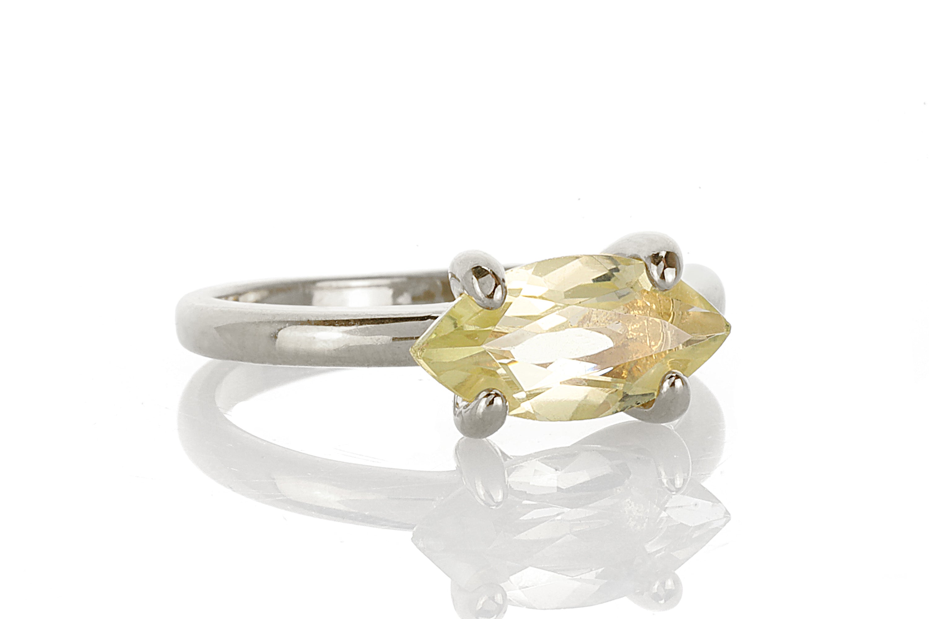 Brilliant Yellow Quartz Stud Earrings in Gold Rings Anemone Unique